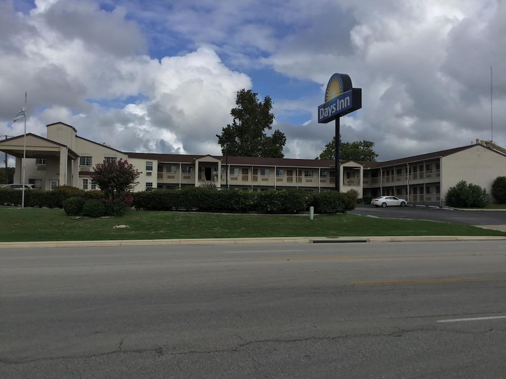 Days Inn By Wyndham Kerrville Kültér fotó