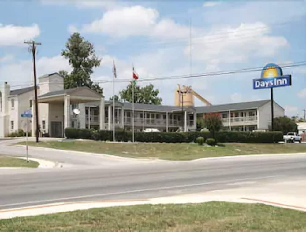 Days Inn By Wyndham Kerrville Kültér fotó